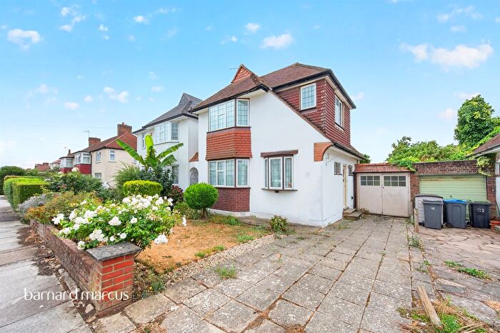 3 Bedroom Link Detached House For Sale In Amberwood Rise, New Malden, KT3
