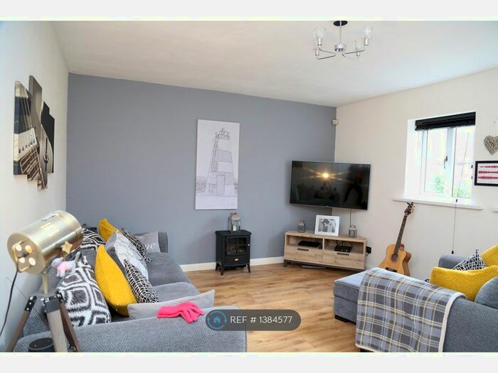 2 Bedroom Flat To Rent In Hazelmoor, Hebburn, NE31