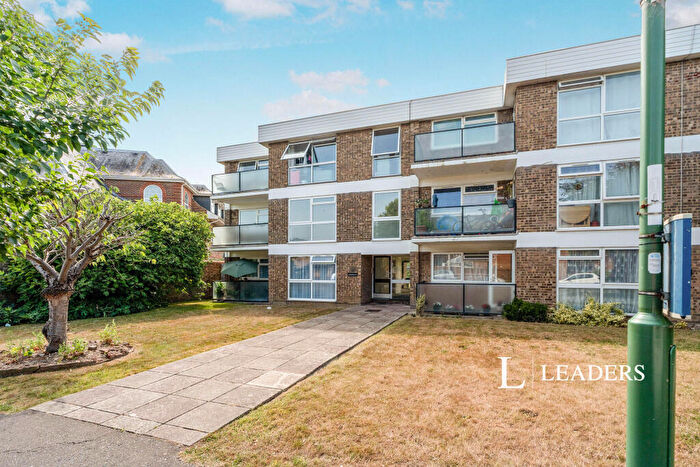 2 Bedroom Flat To Rent In Redwood Court, St. Floras Road, BN17