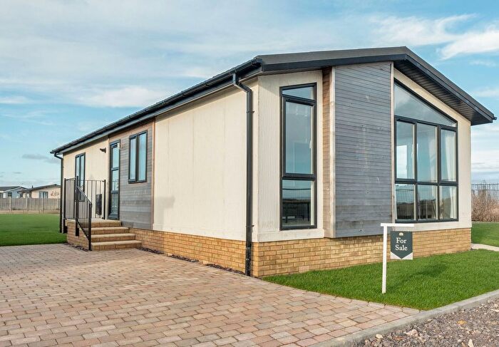 2 Bedroom Mobile/park Home For Sale In Plot, Solent Grange, Milford-On-Sea, Hampshire, SO41