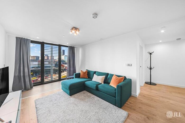 1 Bedroom Apartment To Rent In Stratosphere Tower, London, E15
