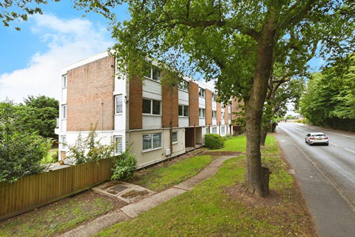 2 Bedroom Flat For Sale In Ongar Road, Brentwood, Essex, CM15