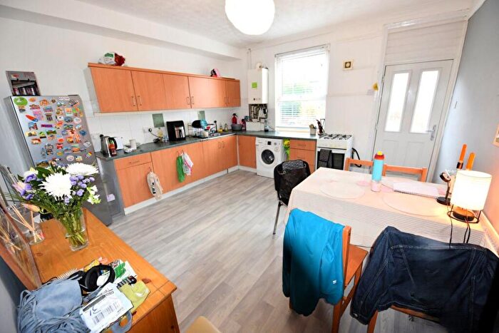 4 Bedroom House To Rent In Brudenell View, LS6