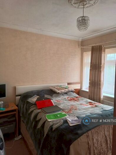 5 Bedroom Semi-Detached House To Rent In Wykeham Green, Dagenham, RM9