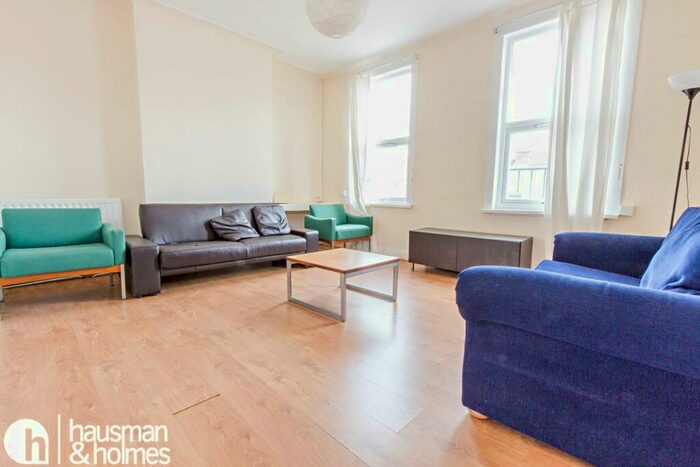 3 Bedroom Flat To Rent In Finchley Road, Finchley Road, NW11