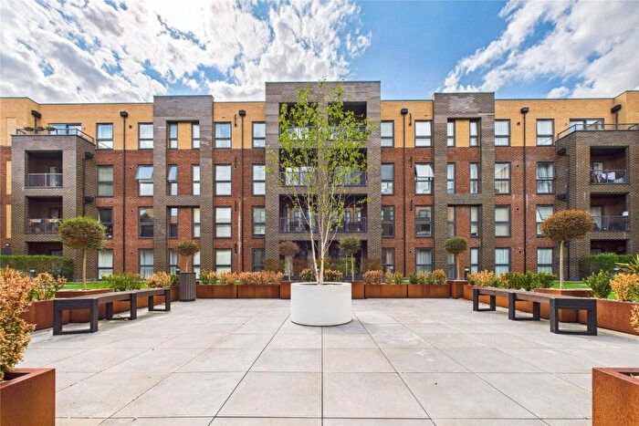 1 Bedroom Flat For Sale In Moorfield Place, Farnborough, Hampshire, GU14