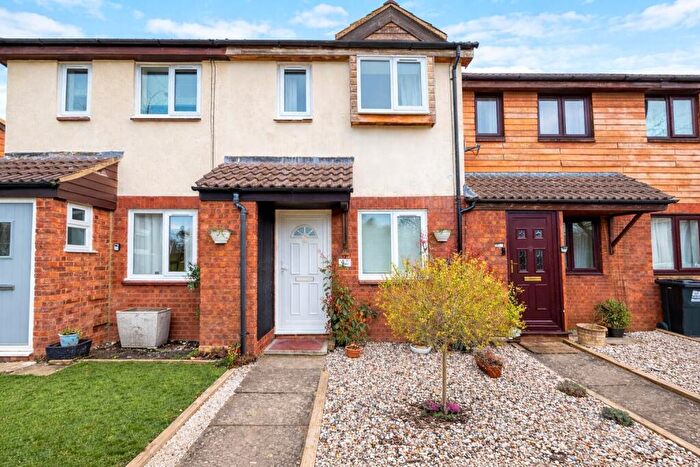 2 Bedroom House To Rent In Field Lane, MK12