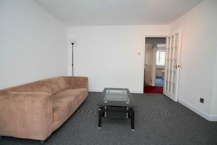 2 Bedroom Flat To Rent In Wheatsheaf Close, Isle Of Dogs, E14