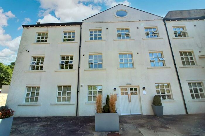 2 Bedroom Apartment For Sale In The Park, Kirkburton, Huddersfield, HD8