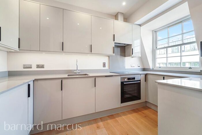 2 Bedroom Apartment For Sale In Crummock Chase, Surbiton, KT6