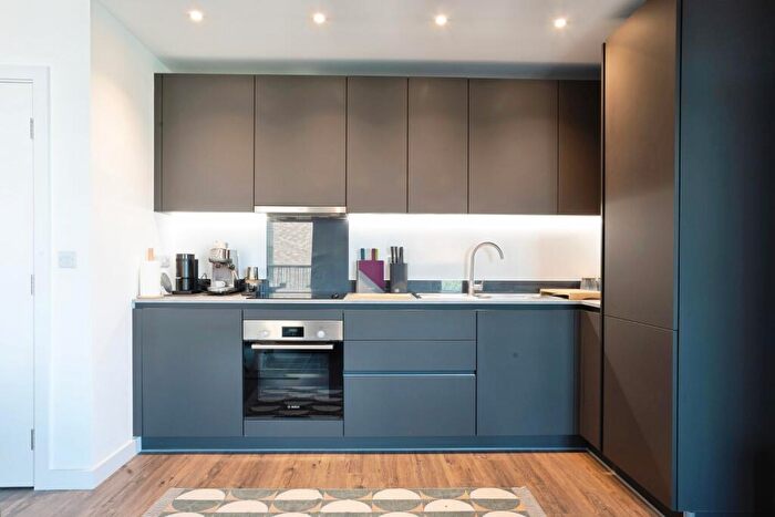 2 Bedroom Flat For Sale In Dipper Drive, London, E3