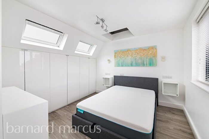 1 Bedroom Flat To Rent In Blakenham Road, London, SW17