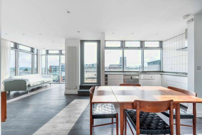 2 Bedroom Flat To Rent In Roxborough Heights, Harrow, HA1