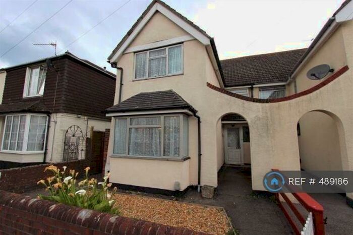 3 Bedroom Semi-Detached House To Rent In Chamberlayne Road, Eastleigh, SO50
