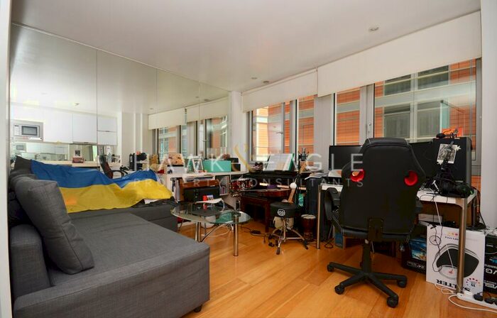 Studio To Rent In Ontario Tower, Fairmont Avenue, London, E14