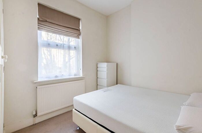 2 Bedroom Flat To Rent In Chesson Road, West Kensington, London, W14