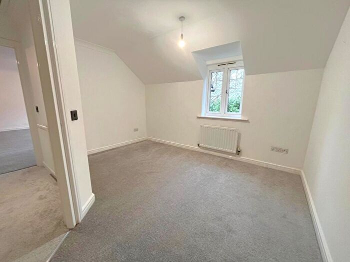 1 Bedroom Flat For Sale In Halcyon Close, Oxshott, Leatherhead, Surrey, KT22