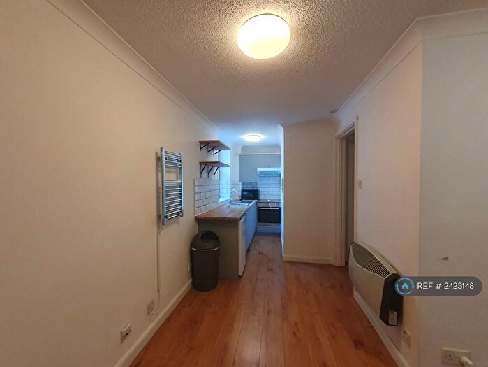 Studio To Rent In Aldersgate Court, London, EC1A