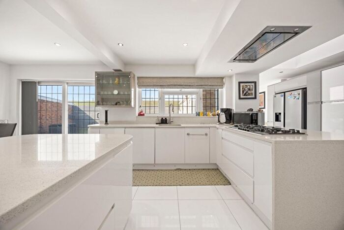 4 Bedroom Detached House For Sale In Trinity Close, Stanwell, TW19