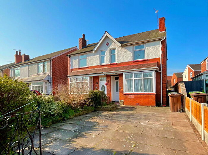 3 Bedroom Semi-Detached House For Sale In Wennington Road, Southport, PR9