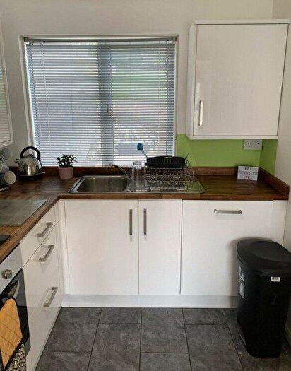 4 Bedroom Apartment To Rent In Cartwright St, London, E1