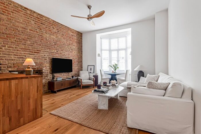 1 Bedroom Flat For Sale In Gloucester Terrace, Bayswater, London, W2