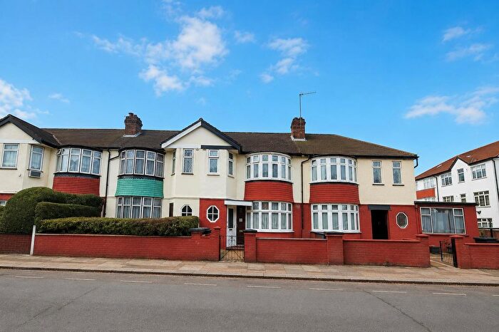 Studio To Rent In Riverside Road, London, N15