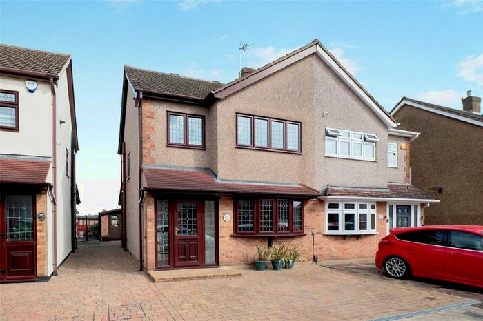 3 Bedroom Semi-Detached House For Sale In Lakeside, Rainham, RM13