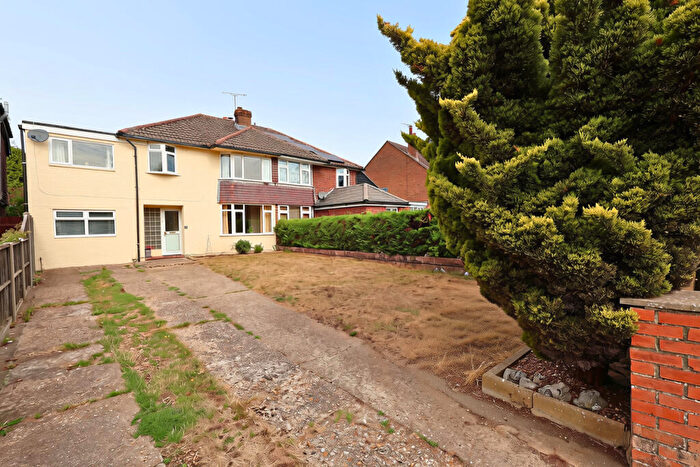 5 Bedroom Semi-Detached House For Sale In South Lane, Clanfield, PO8