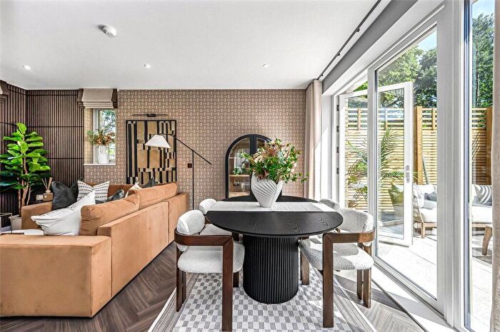 3 Bedroom Detached House For Sale In Twyford Park, London, NW10