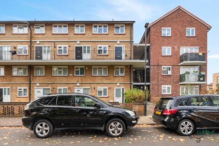2 Bedroom Maisonette For Sale In West Close, London, N9