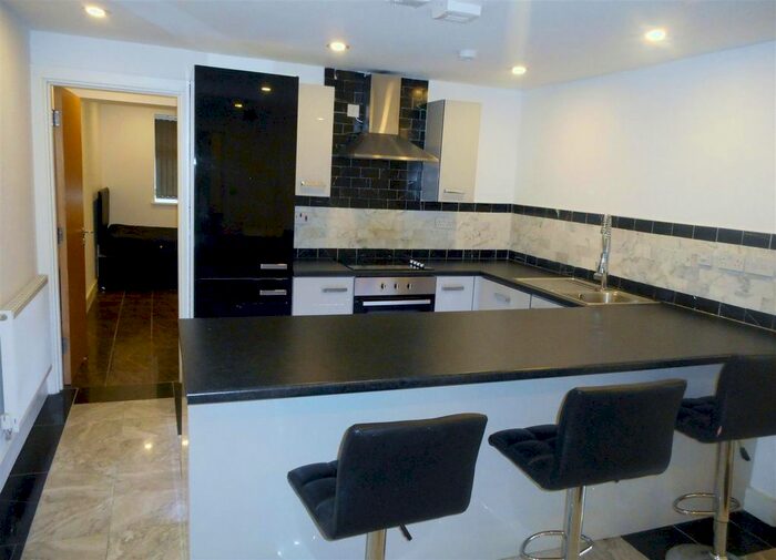 3 Bedroom Flat To Rent In Caspian Court, Richmond Crescent, Cardiff, CF24