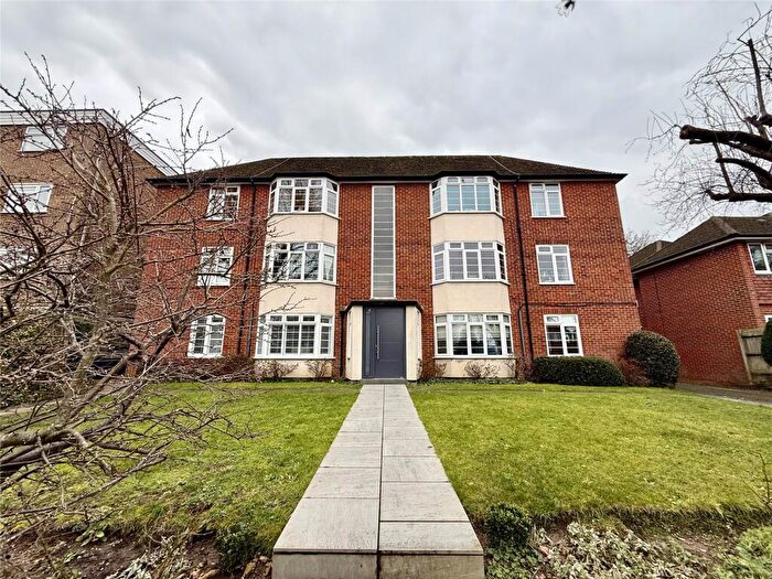 2 Bedroom Flat To Rent In Simons Court, Lovelace Road, Surbiton, Surrey, KT6