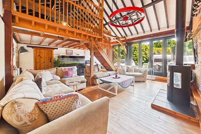 4 Bedroom Barn Conversion For Sale In Norwich Road, South Burlingham, Norwich, NR13