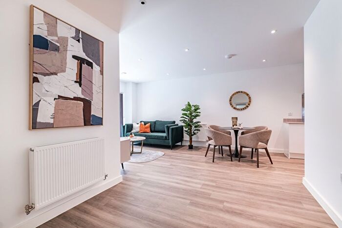3 Bedroom Flat To Rent In Rolfe Terrace, London, SE18