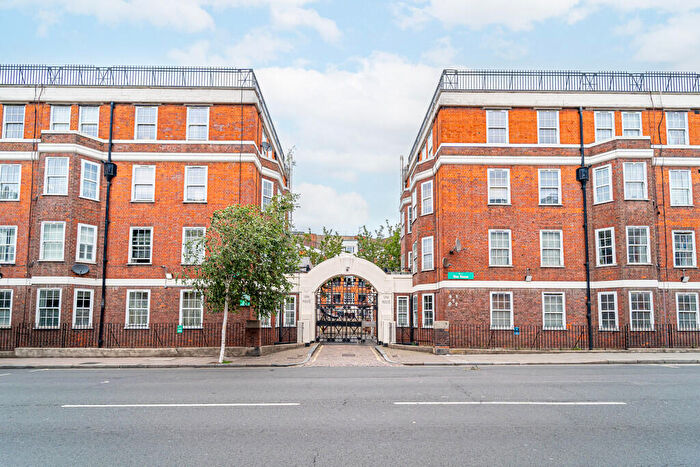 2 Bedroom Apartment For Sale In Prince Of Wales Road, Kentish Town, London, NW5
