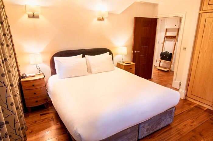 2 Bedroom Flat To Rent In Tavistock Place, Bloomsbury, London, WC1H