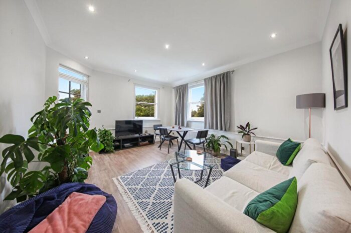 2 Bedroom Flat To Rent In Queens Grove, St John's Wood, NW8