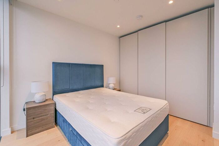 Studio For Sale In Hampton Tower, Docklands, London, E14