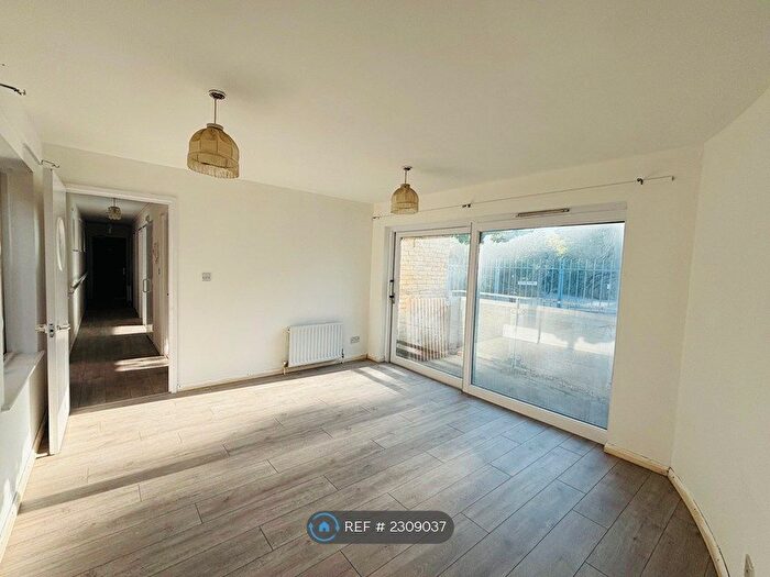 2 Bedroom Flat To Rent In Alscot Road, London, SE1