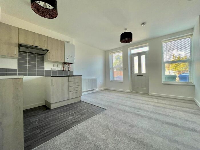 1 Bedroom Flat To Rent In Murston Road, Sittingbourne, ME10