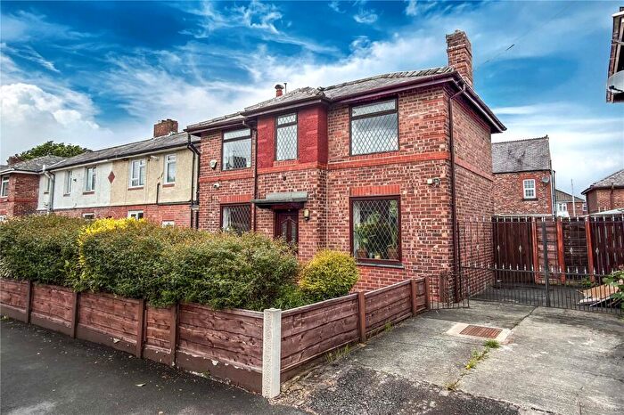 3 Bedroom Semi-Detached House For Sale In Waugh Avenue, Failsworth, Manchester, M35