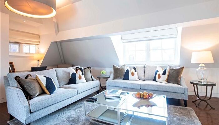 2 Bedroom Flat To Rent In Duke Street, Mayfair, London, W1K