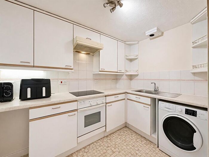 1 Bedroom Flat To Rent In The Beeches, Lampton Road, Hounslow, TW3