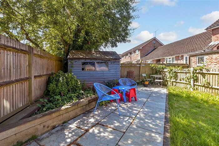 2 Bedroom Flat For Sale In Woodlands Close, Crawley Down, West Sussex, RH10