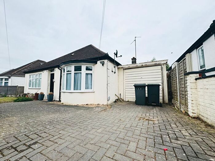 4 Bedroom Bungalow To Rent In Locarno Avenue, Luton, LU4
