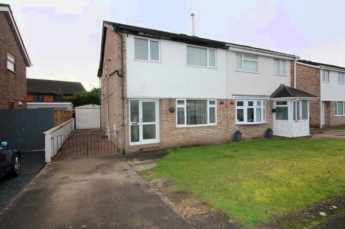 4 Bedroom Semi-Detached House To Rent In Lapwing Avenue, Caldicot, Mon. NP26