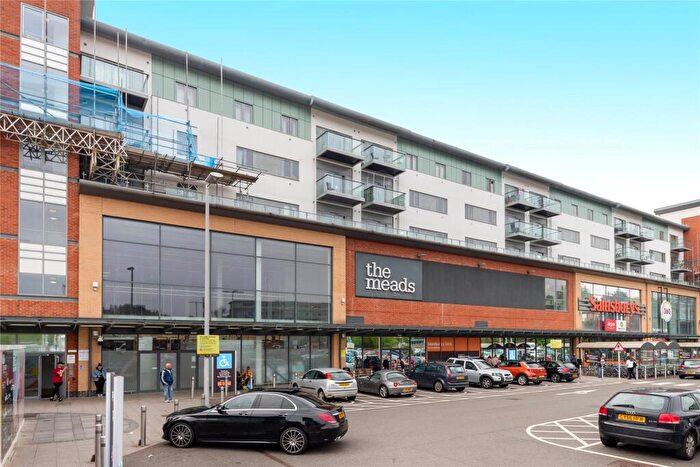 2 Bedroom Apartment To Rent In Queensmead, Farnborough, Hampshire, GU14