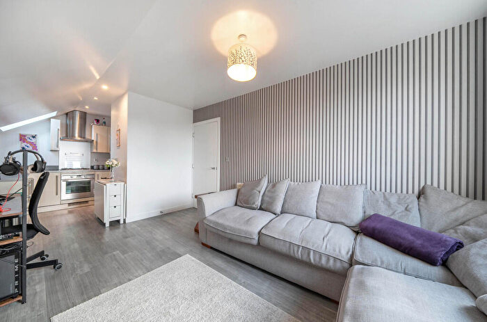 2 Bedroom Flat For Sale In Halfway Street, Sidcup, DA15