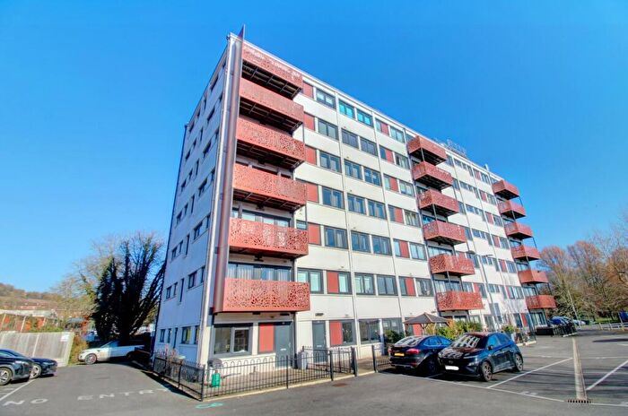 2 Bedroom Apartment For Sale In London Road, High Wycombe, Buckinghamshire, HP11